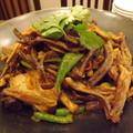 「湖南人家」の干锅腊肉野山菌